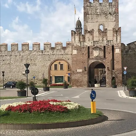 Porta Aquila 33 ゲストハウス *