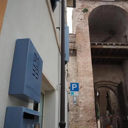 Porta Aquila 33 ゲストハウス *